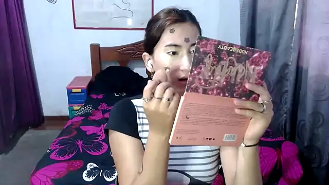 Snapshot of LadyMilk003 chatting on October 7, 3:20 pm LadyMilk003 online show from October 7, 3:20 pm