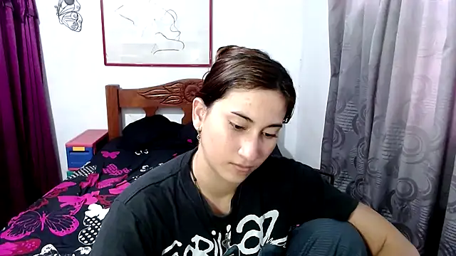 Snapshot of LadyMilk003 chatting on October 15, 4:51 pm LadyMilk003 online show from October 15, 4:51 pm