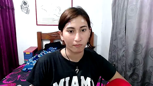 Snapshot of LadyMilk003 chatting on October 20, 5:24 pm LadyMilk003 online show from October 20, 5:24 pm