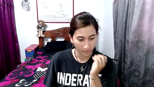 Snapshot of LadyMilk003 chatting on October 24, 4:03 pm LadyMilk003 online show from October 24, 4:03 pm