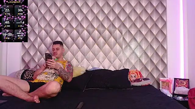 Snapshot of CoupleSwingerLatin chatting on February 24, 2:37 pm CoupleSwingerLatin online show from February 24, 2:37 pm