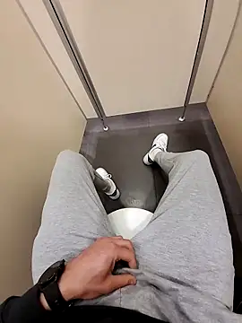 Snapshot of sevvvvsevvvv1 chatting on February 21, 12:39 pm sevvvvsevvvv1 online show from February 21, 12:39 pm