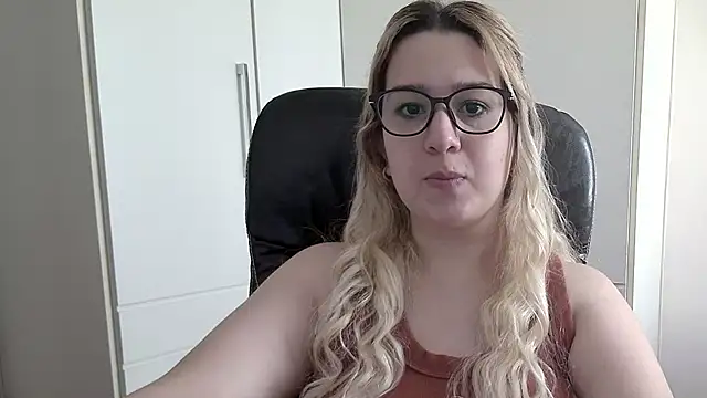 amooraaamoon online show from March 11, 1:23 pm