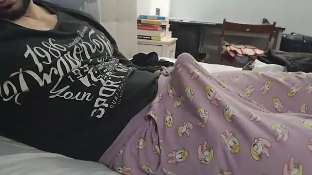 Snapshot of -theshyguy92- chatting on December 20, 11:37 pm -theshyguy92- online show from December 20, 11:37 pm