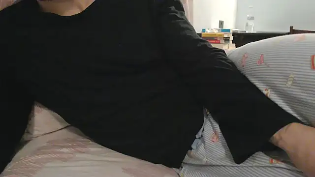 Snapshot of -theshyguy92- chatting on February 8, 10:08 pm -theshyguy92- online show from February 8, 10:08 pm