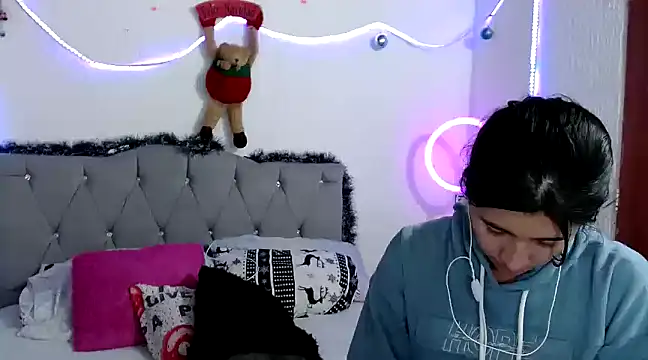 Yeimy sweetf online show from December 4, 10:51 pm