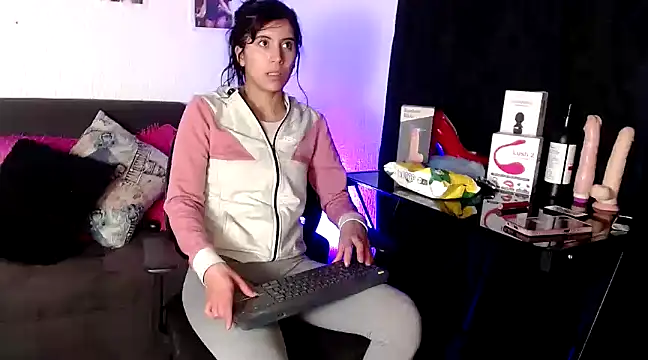 Yeimy sweetf online show from January 29, 11:56 pm