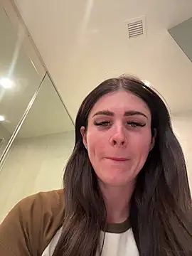 Snapshot of aus_queen chatting on February 21, 1:28 am aus queen online show from February 21, 1:28 am