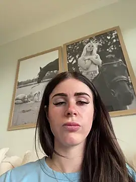 Snapshot of aus_queen chatting on March 26, 10:37 pm aus queen online show from March 26, 10:37 pm