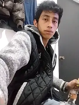 Snapshot of Flaquito_pitudo chatting on December 15, 5:23 am Flaquito pitudo online show from December 15, 5:23 am