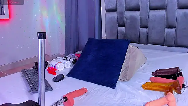 Snapshot of sarayhorny69 chatting on December 30, 3:58 am sarayhorny69 online show from December 30, 3:58 am