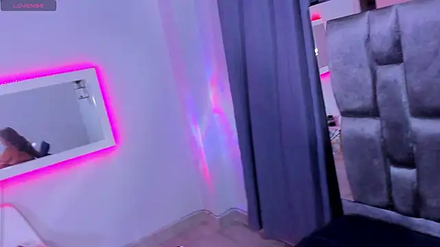 Snapshot of sarayhorny69 chatting on January 13, 3:45 am sarayhorny69 online show from January 13, 3:45 am