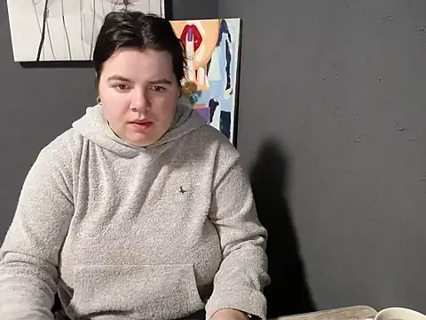 Snapshot of so_shy chatting on February 17, 7:15 am so shy online show from February 17, 7:15 am