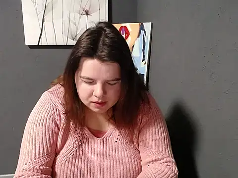 Snapshot of so_shy chatting on February 24, 7:00 am so shy online show from February 24, 7:00 am