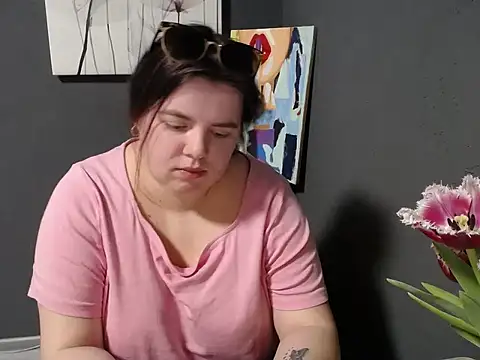 Snapshot of so_shy chatting on March 10, 10:15 am so shy online show from March 10, 10:15 am