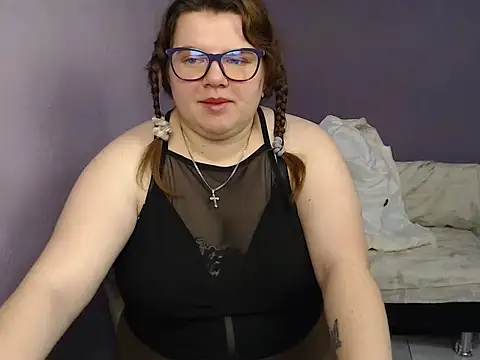 Snapshot of so_shy chatting on October 3, 7:16 am so shy online show from October 3, 7:16 am