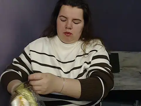 Snapshot of so_shy chatting on October 9, 6:55 am so shy online show from October 9, 6:55 am