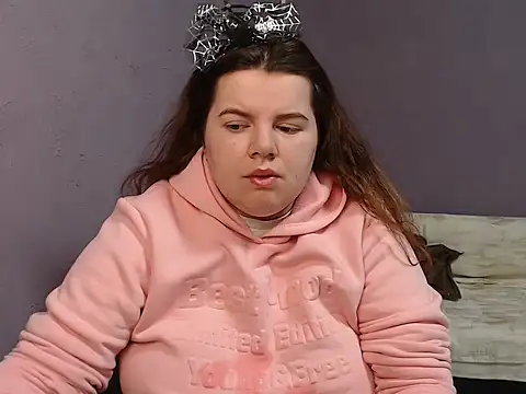 Snapshot of so_shy chatting on October 22, 6:35 am so shy online show from October 22, 6:35 am