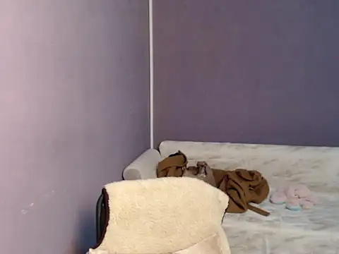 Snapshot of so_shy chatting on November 6, 8:15 am so shy online show from November 6, 8:15 am