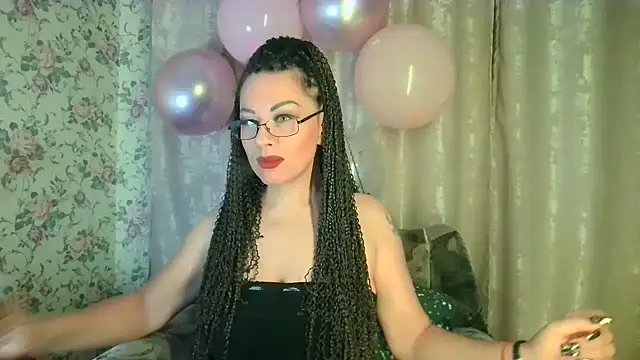 Snapshot of AngellaFly chatting on November 10, 9:47 pm AngellaFly online show from November 10, 9:47 pm