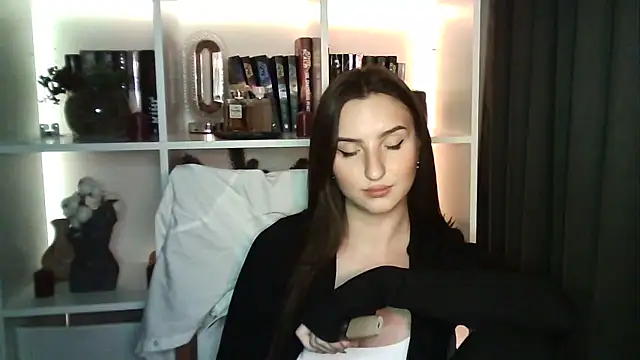 Snapshot of X_Alisa chatting on April 3, 6:39 pm X Alisa online show from April 3, 6:39 pm