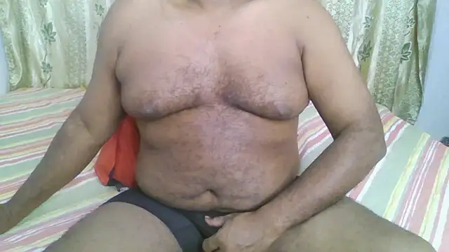 Snapshot of Beargryzzly chatting on December 19, 1:39 am Beargryzzly online show from December 19, 1:39 am