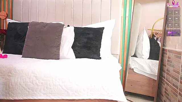 Snapshot of katlyn_martins chatting on October 13, 2:39 pm katlyn martins online show from October 13, 2:39 pm