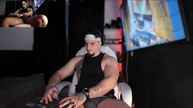 kingbear777 online show from December 12, 8:36 am