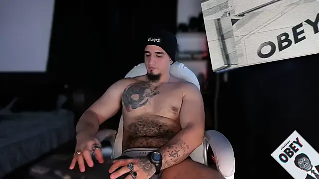 kingbear777 online show from February 9, 10:11 pm