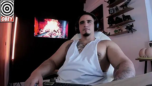 kingbear777 online show from October 4, 2:20 am