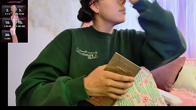 Snapshot of Ag4ta_ chatting on February 7, 9:26 pm Ag4ta online show from February 7, 9:26 pm