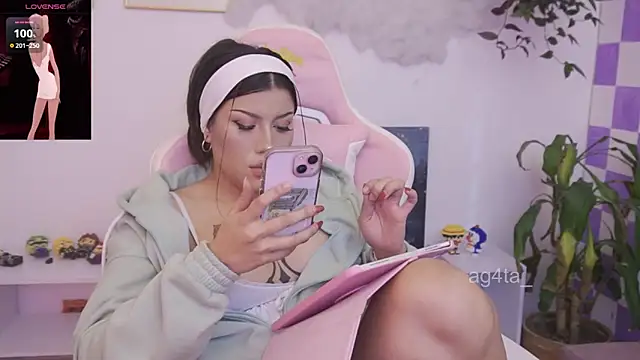 Snapshot of Ag4ta_ chatting on November 8, 1:39 am Ag4ta online show from November 8, 1:39 am