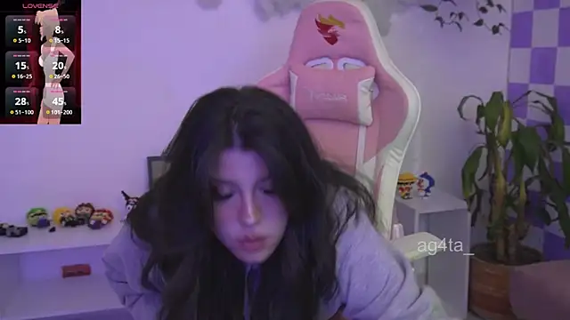 Snapshot of Ag4ta_ chatting on November 13, 3:05 am Ag4ta online show from November 13, 3:05 am