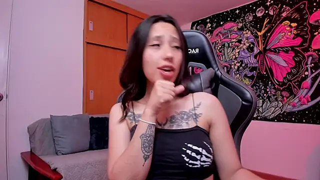 Snapshot of aciddollhell chatting on February 21, 1:50 am aciddollhell online show from February 21, 1:50 am