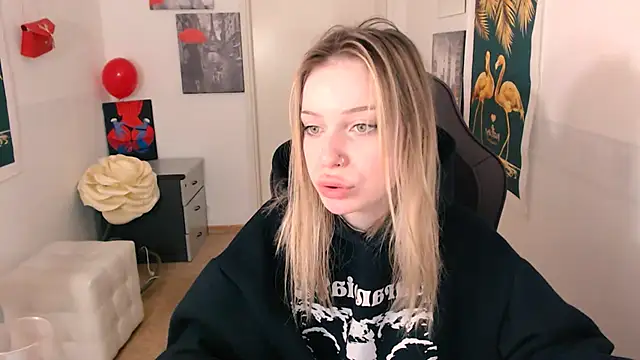 HeyDoraa online show from December 4, 4:49 pm