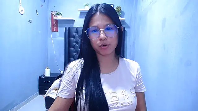 Letty Plugxo online show from June 9, 1:34 pm