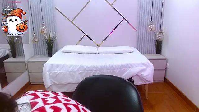 LenaRoses online show from October 17, 7:49 pm