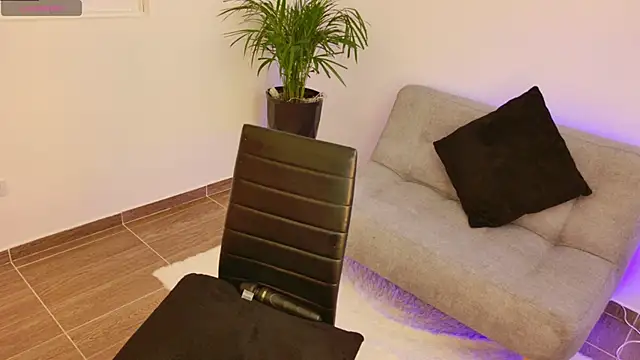 Snapshot of michele_watson chatting on March 18, 8:37 pm michele watson online show from March 18, 8:37 pm