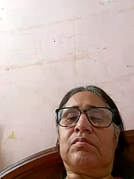  candi online show from February 9, 8:02 pm