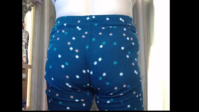 amorelara online show from October 20, 8:15 am