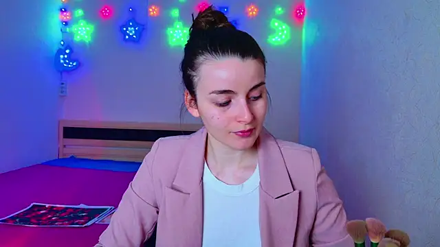 Snapshot of Miss_Arwen chatting on December 6, 3:41 am Miss Arwen online show from December 6, 3:41 am