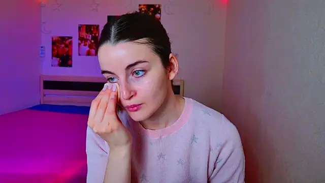 Snapshot of Miss_Arwen chatting on December 13, 2:10 am Miss Arwen online show from December 13, 2:10 am