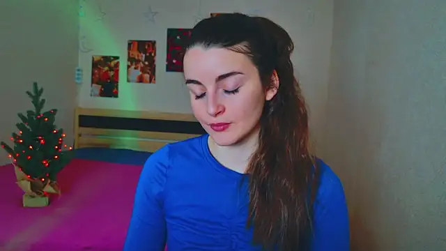 Snapshot of Miss_Arwen chatting on December 17, 3:06 am Miss Arwen online show from December 17, 3:06 am