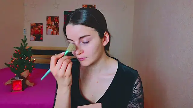 Snapshot of Miss_Arwen chatting on December 20, 2:19 am Miss Arwen online show from December 20, 2:19 am