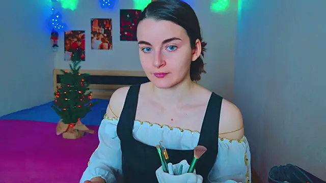 Snapshot of Miss_Arwen chatting on December 23, 2:45 am Miss Arwen online show from December 23, 2:45 am