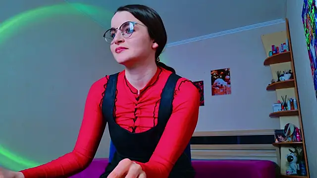 Snapshot of Miss_Arwen chatting on February 7, 6:56 am Miss Arwen online show from February 7, 6:56 am