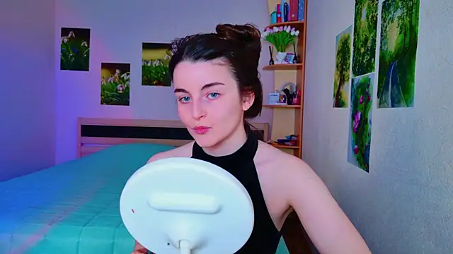 Snapshot of Miss_Arwen chatting on March 17, 5:01 am Miss Arwen online show from March 17, 5:01 am