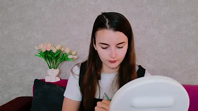 Snapshot of Miss_Arwen chatting on September 10, 5:29 am Miss Arwen online show from September 10, 5:29 am