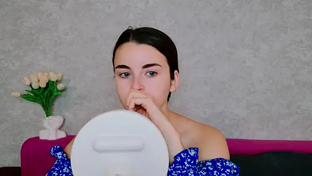 Snapshot of Miss_Arwen chatting on September 23, 3:42 am Miss Arwen online show from September 23, 3:42 am