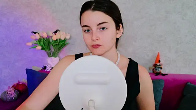 Snapshot of Miss_Arwen chatting on October 7, 5:15 am Miss Arwen online show from October 7, 5:15 am